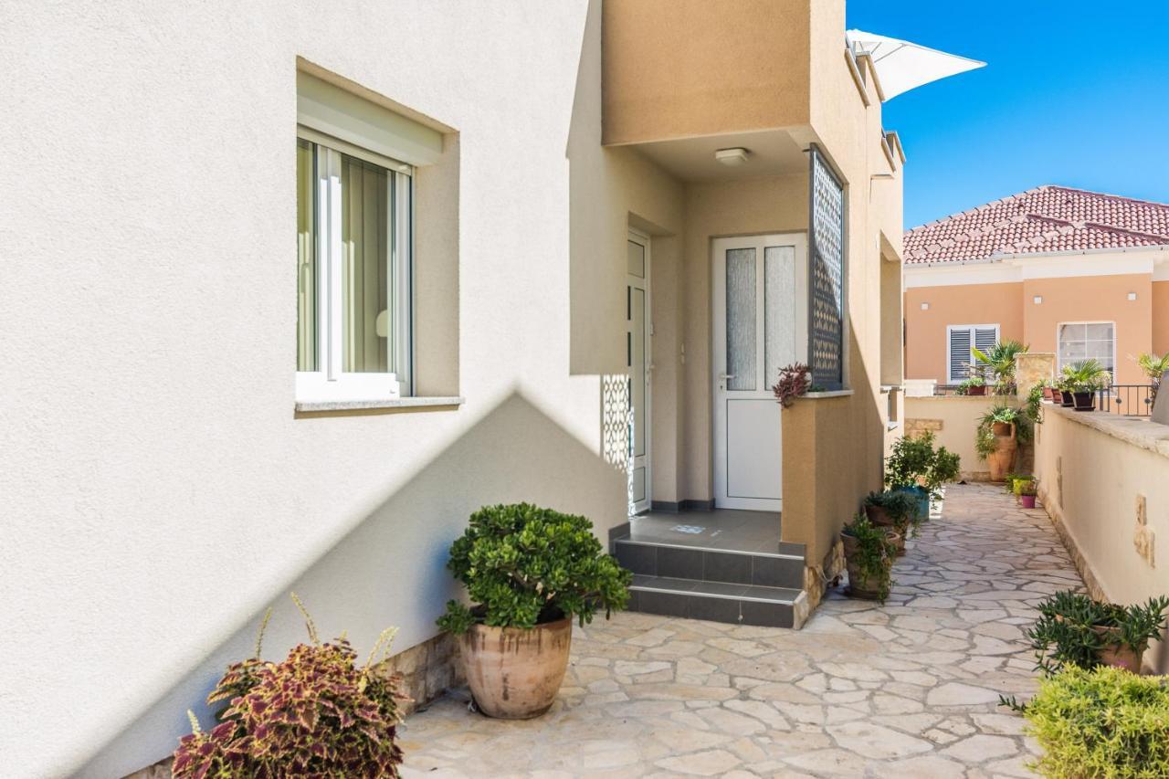 Apartman Nella *
